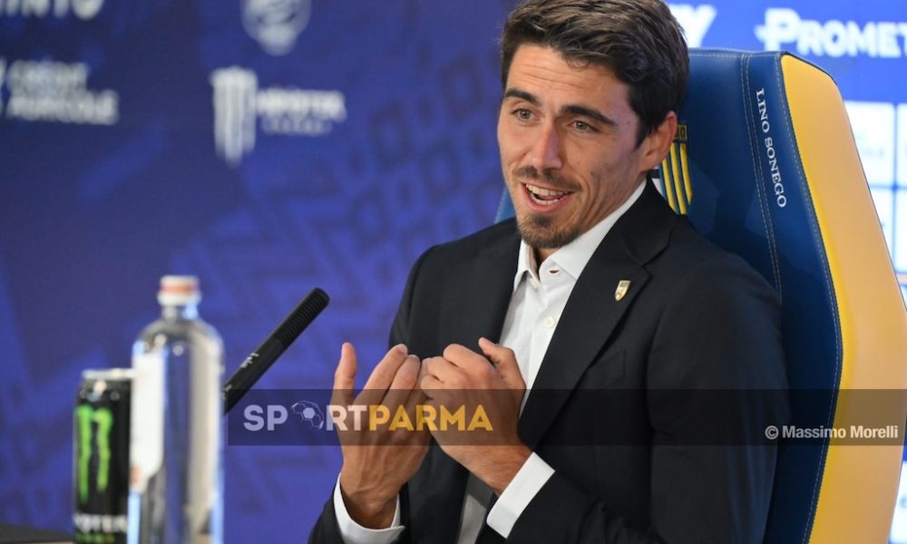 conferenza stampa di presentazione del nuovo allenatore del Parma Calcio 1913 Carlos Cuesta allo stadio Tardini il 26.6.2025 Carlos Cuesta parla