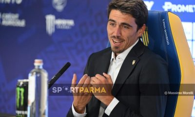 conferenza stampa di presentazione del nuovo allenatore del Parma Calcio 1913 Carlos Cuesta allo stadio Tardini il 26.6.2025 Carlos Cuesta parla