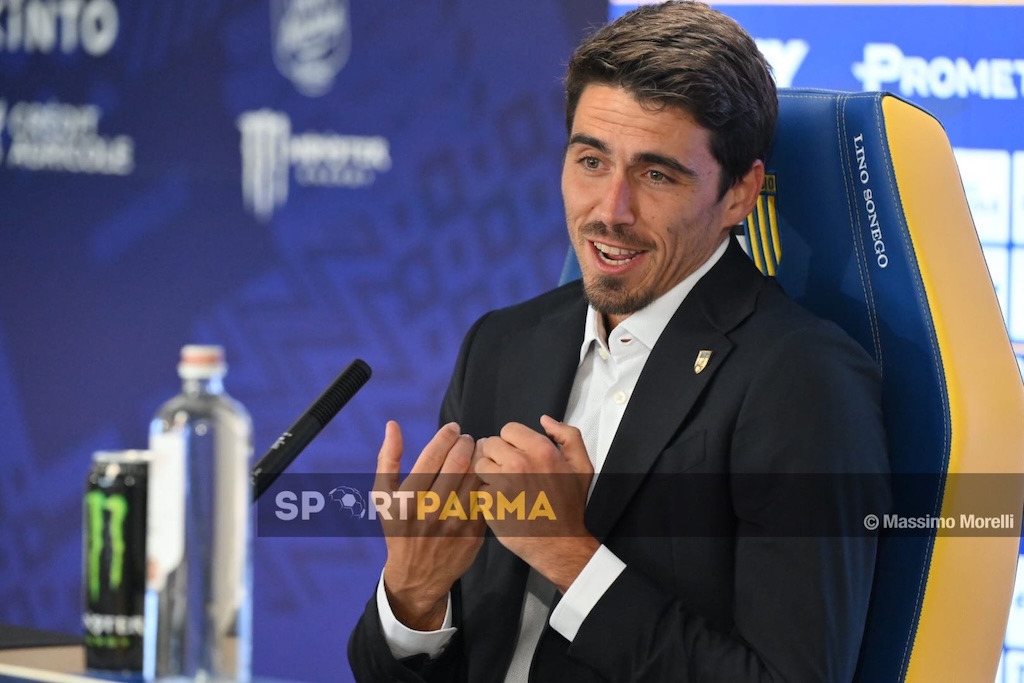 Cuesta: «Nessun modello, imparo da tutti. Il Parma ha potenziale» 1 conferenza stampa di presentazione del nuovo allenatore del Parma Calcio 1913 Carlos Cuesta allo stadio Tardini il 26.6.2025 Carlos Cuesta parla