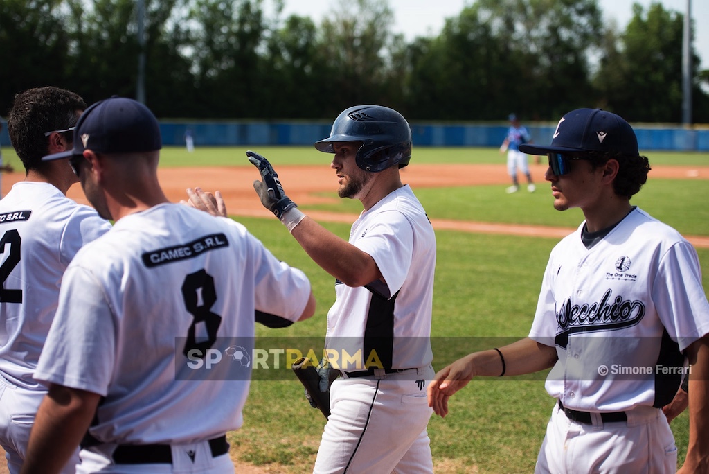 Baseball A: trasferta di Crocetta e Collecchio per blindare i playoff 1 congratulazioni in Camec Collecchio Platform TMC Poviglio 6a giornata Serie A baseball 2025 foto Simone Ferrari