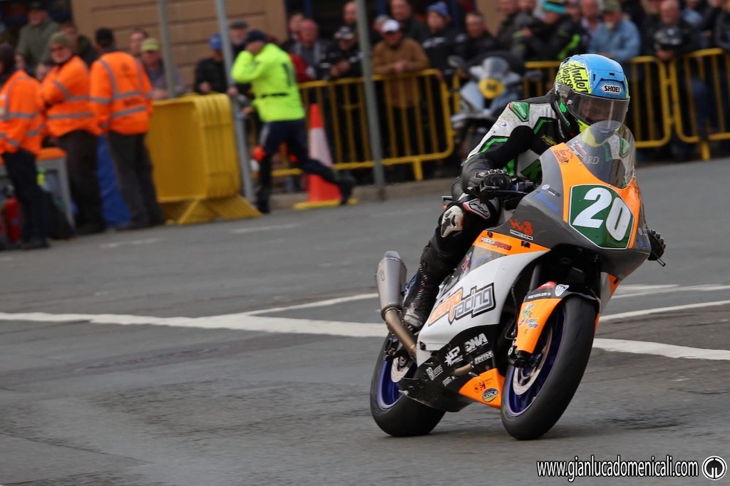 Delmo Racing protagonista con Anderson al Tourist Trophy 1 il pilota irlandese Shauna Anderson Delmo Racing Team al Tourist Trophy