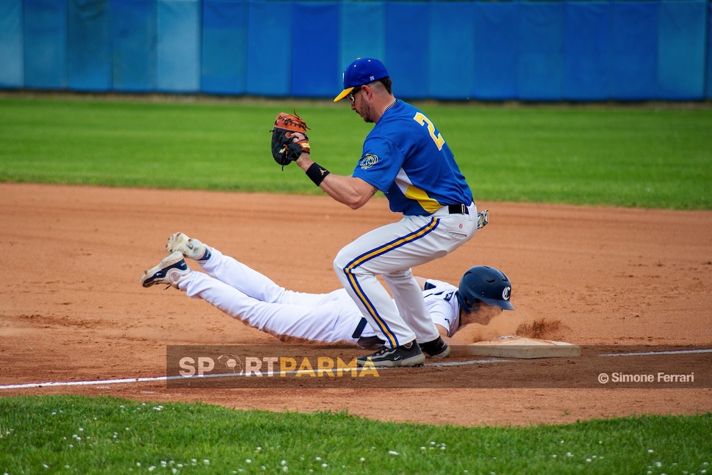 Baseball A: Oltretorrente fa lo sweep, Crocetta vince prima del diluvio 1 un momento di Camec Collecchio e Ciemme Oltretorrente 1a giornata gir. D Serie A baseball 2025