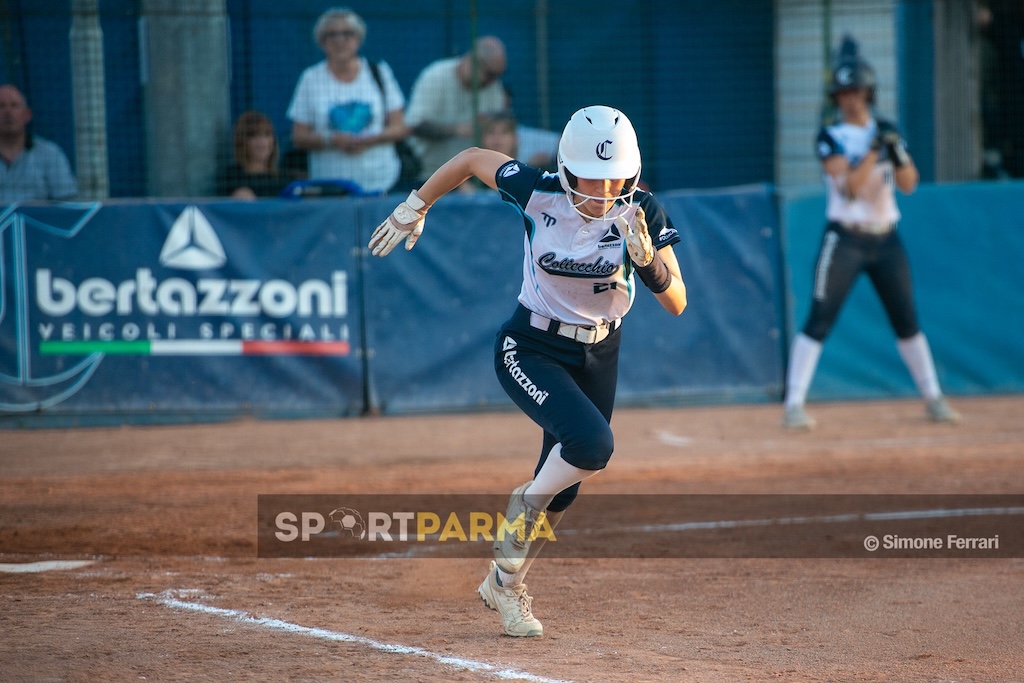 Softball A1: Old Parma obbligato a vincere. Collecchio per migliorarsi 1 Arianna Ponzi in Bertazzoni Collecchio Mia Office Blue Girls Bologna 15a giornata Serie A1 softball 2025 foto Simone Ferrari