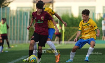 Colorno Fidentina 2 1 3a giornata Eccellenza 2023 2024 il centrocampista Davide Lorenzani protegge palla