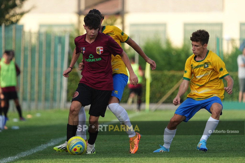 Mercato: tre novità alla Fidentina Borgo, un Lorenzani al Monticelli 1 Colorno Fidentina 2 1 3a giornata Eccellenza 2023 2024 il centrocampista Davide Lorenzani protegge palla