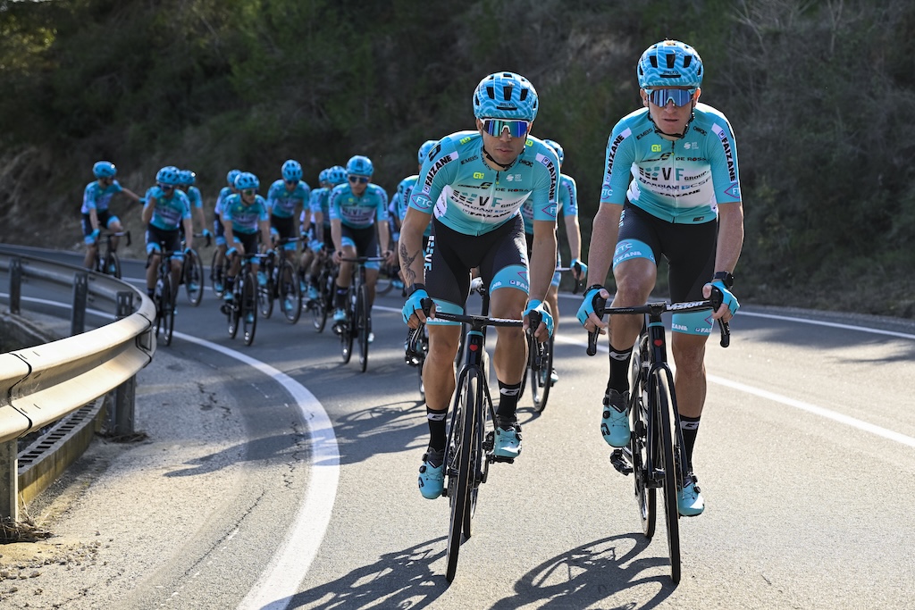 VF Group Bardiani: la formazione per il Magnificent Qinghai 3 gruppo ciclisti VF Group Bardiani CSF Faizane allenamento pre season 2025