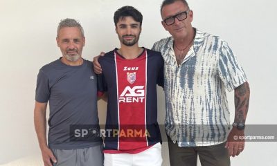 il nuovo acquisto del Basilicastello Davide Coscelli tra il presidente Andrea Rolla a sinistra e lallenatore Matteo Brandolini a destra