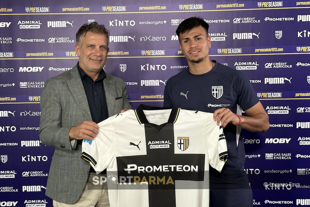 lAD del Parma Calcio Federico Cherubini con il nuovo centrocampista Christian Nahuel Ordonez nella conferenza stampa di presentazione 16.7.2025