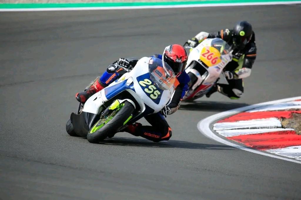 Autodromo Varano: un weekend tra musica, storia e motori 1 moto in pista allAutodromo di Varano per il CIV Classic
