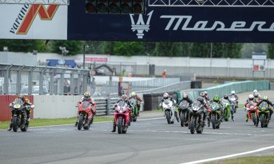 moto in pista sul circuito dellautodromo di Varano de Melegari