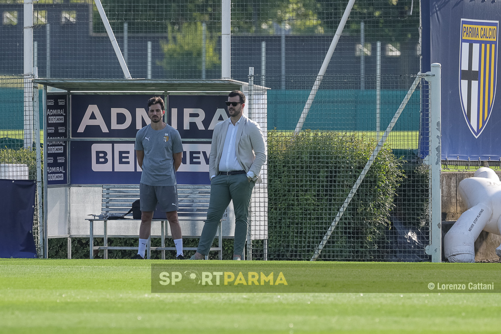 primo allenamento stagionale Parma Calcio a Collecchio 15 luglio 2025 Alessandro Pettina Director Football Finance a bordocampo