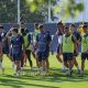 primo allenamento stagionale Parma Calcio a Collecchio 15 luglio 2025 i giocatori con e senza pettorine in gruppo