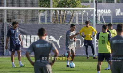 primo allenamento stagionale Parma Calcio a Collecchio 15 luglio 2025 le indicazioni di mister Carlos Cuesta