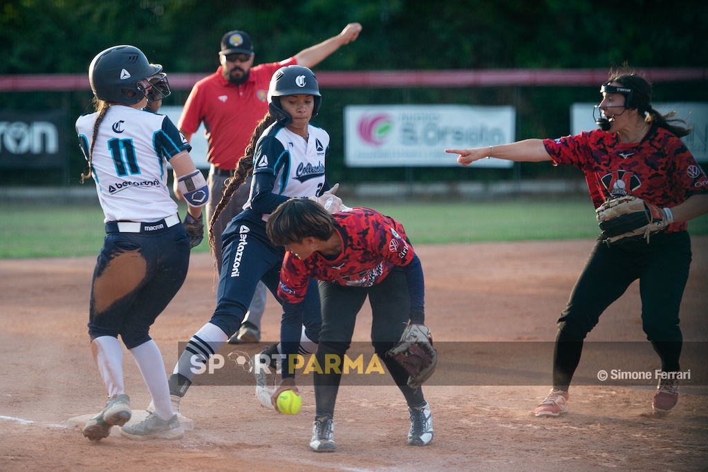 Softball A1: solo ko per Collecchio e Old Parma. Le gialloblù sprofondano 1 trappola su Jackson in Bertazzoni Collecchio Ares Safety Macerata 17a giornata Serie A1 softball 2025 foto Simone Ferrari